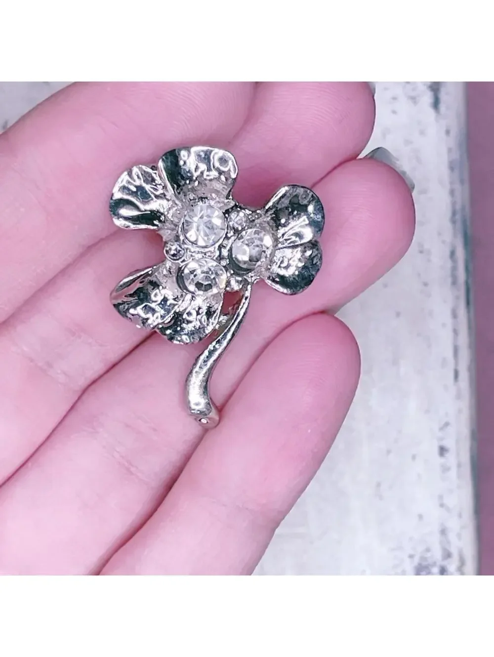 98. Silvertone Four-Leaf Clover Brooch
